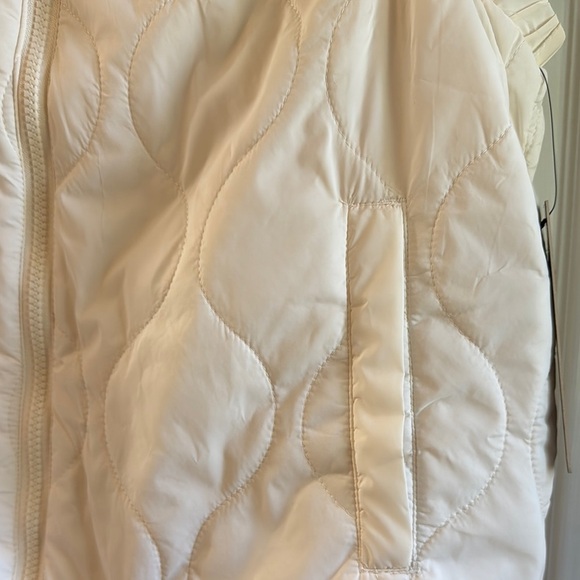 90 Degree By Reflex Cream Quilted Vest Size Medium NWT - Picture 6 of 7